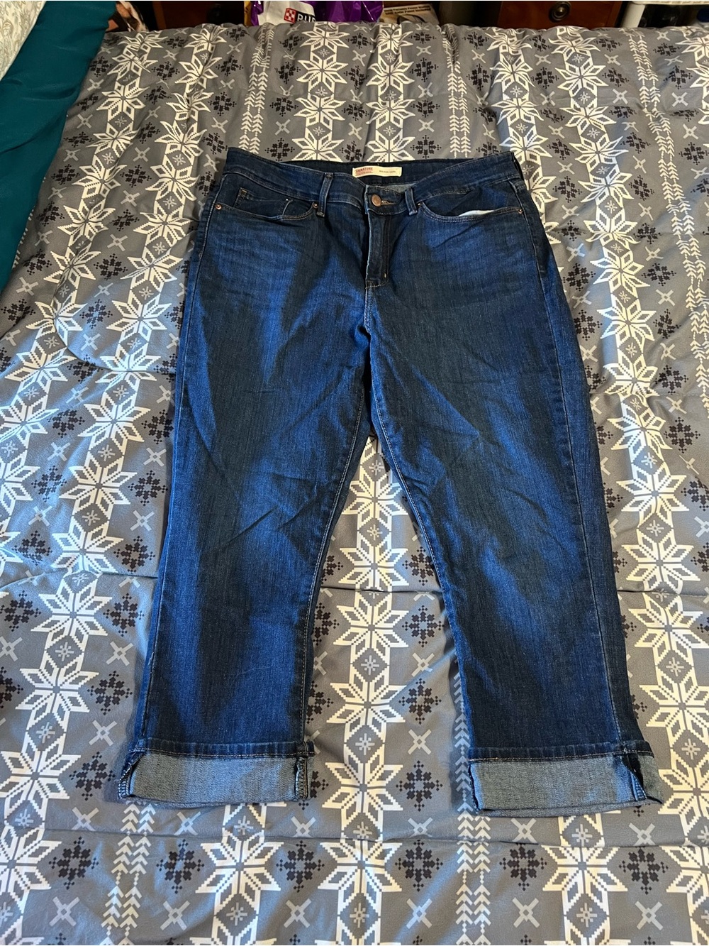 Signature by Levi Strauss Dark Wash Cuffed Capris